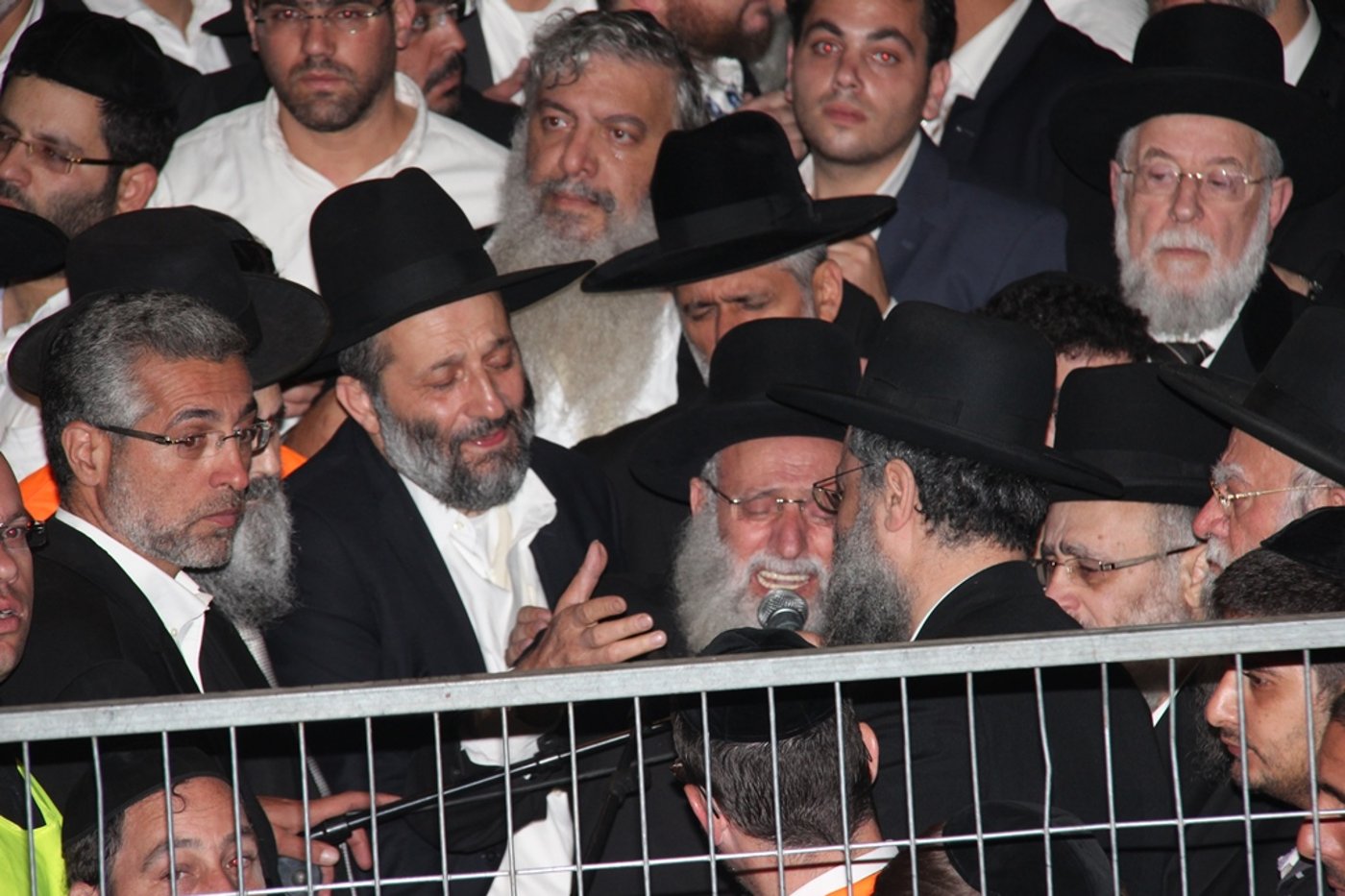 כמיליון איש נפרדו ממרן הרב עובדיה