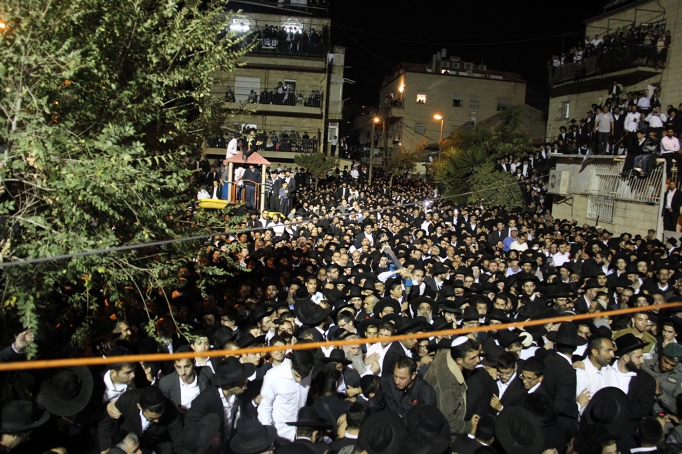 כמיליון איש נפרדו ממרן הרב עובדיה