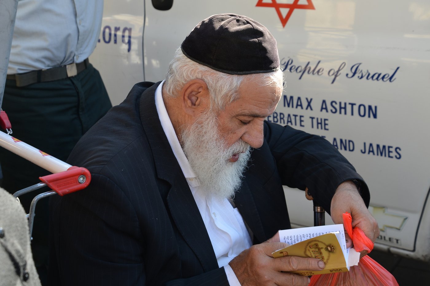 מסע הלוויה: מיליון נפרדים, מאה תמונות • גלריה
