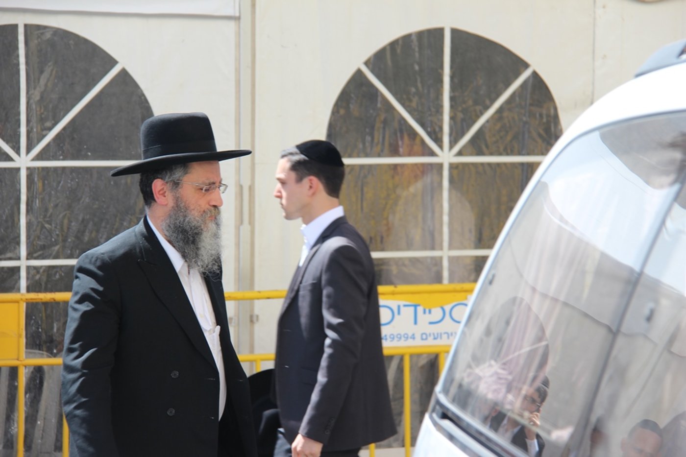גלרית ענק: אלפים ובראשם גדולי ישראל בניחום אבלים בבית הגר"ע יוסף זצוק"ל
