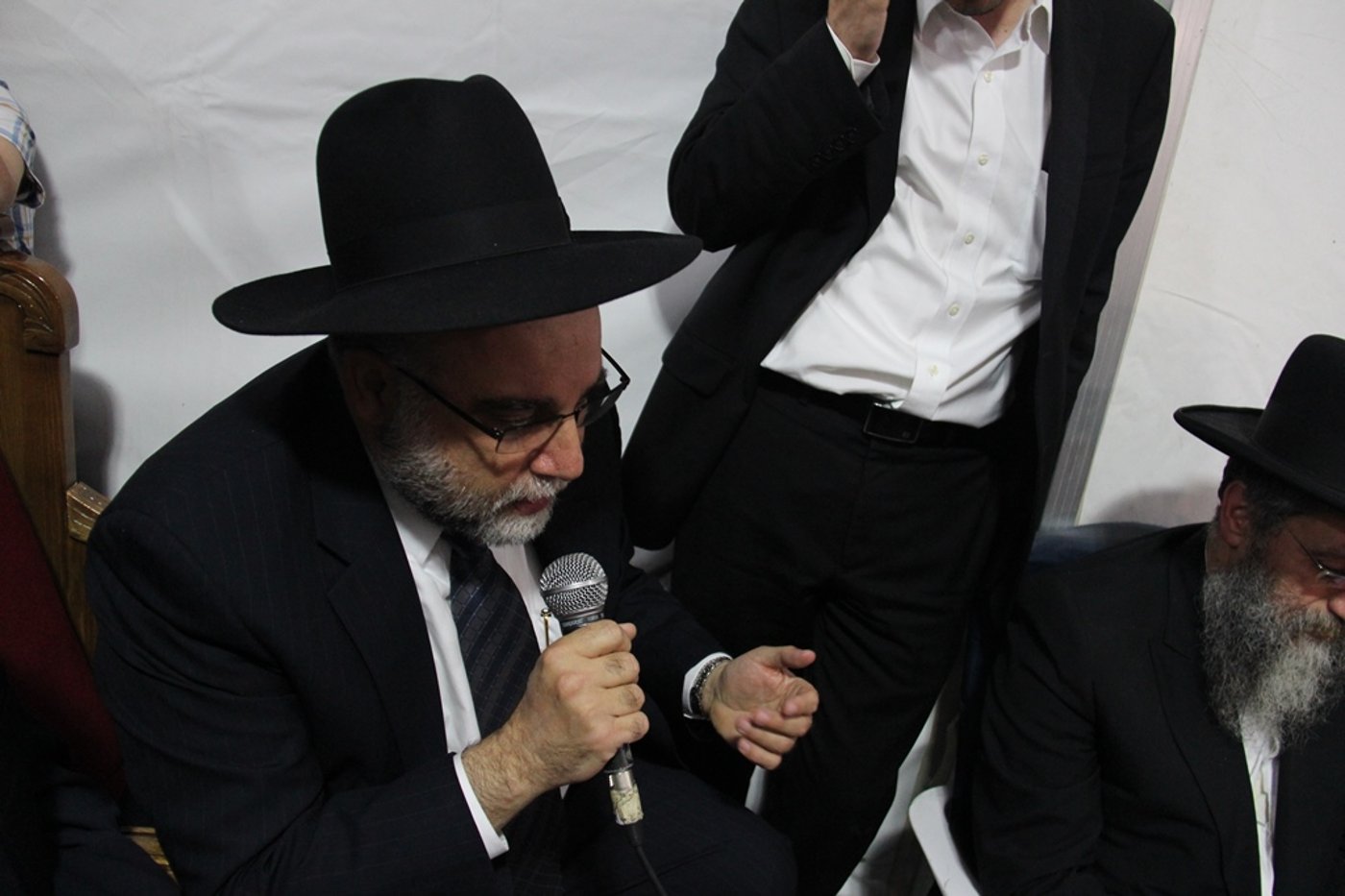 גלרית ענק: אלפים ובראשם גדולי ישראל בניחום אבלים בבית הגר"ע יוסף זצוק"ל