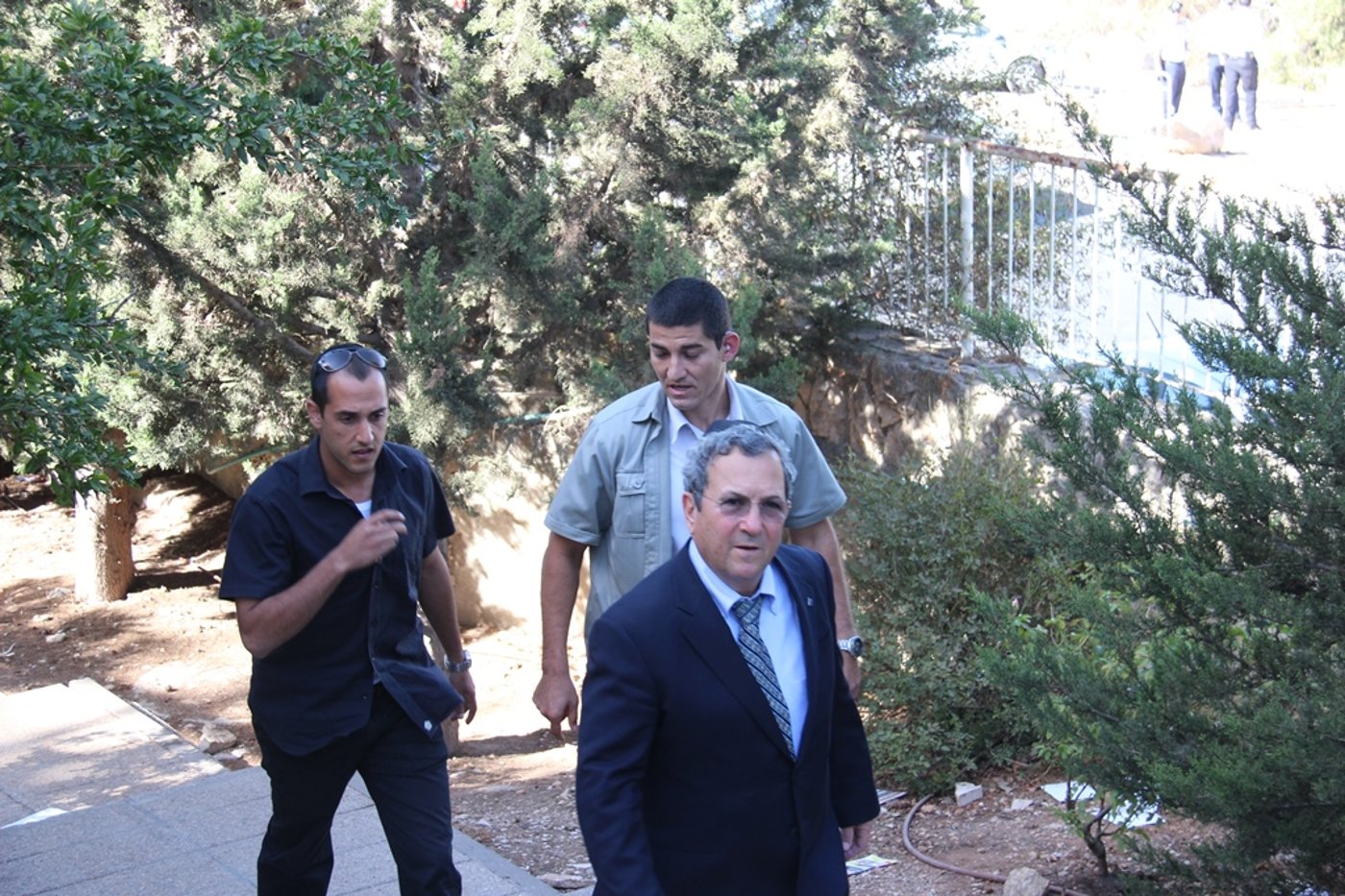 גלרית ענק: אלפים ובראשם גדולי ישראל בניחום אבלים בבית הגר"ע יוסף זצוק"ל