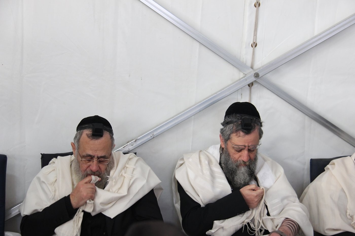 מנחמים ומתנחמים ביום השני ל'שבעה' • תיעוד מרחוב הקבלן
