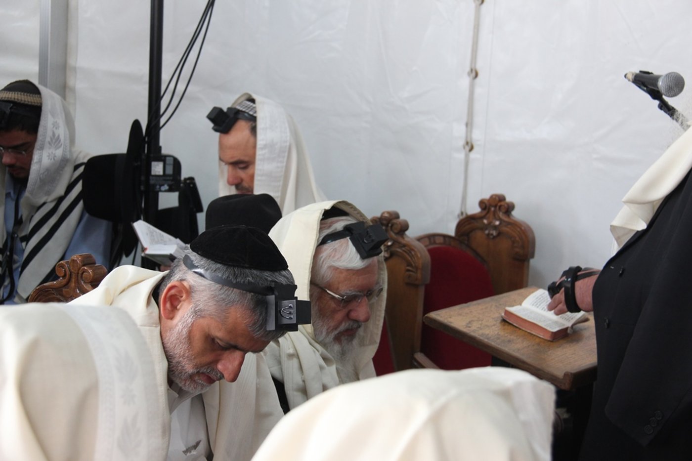מנחמים ומתנחמים ביום השני ל'שבעה' • תיעוד מרחוב הקבלן