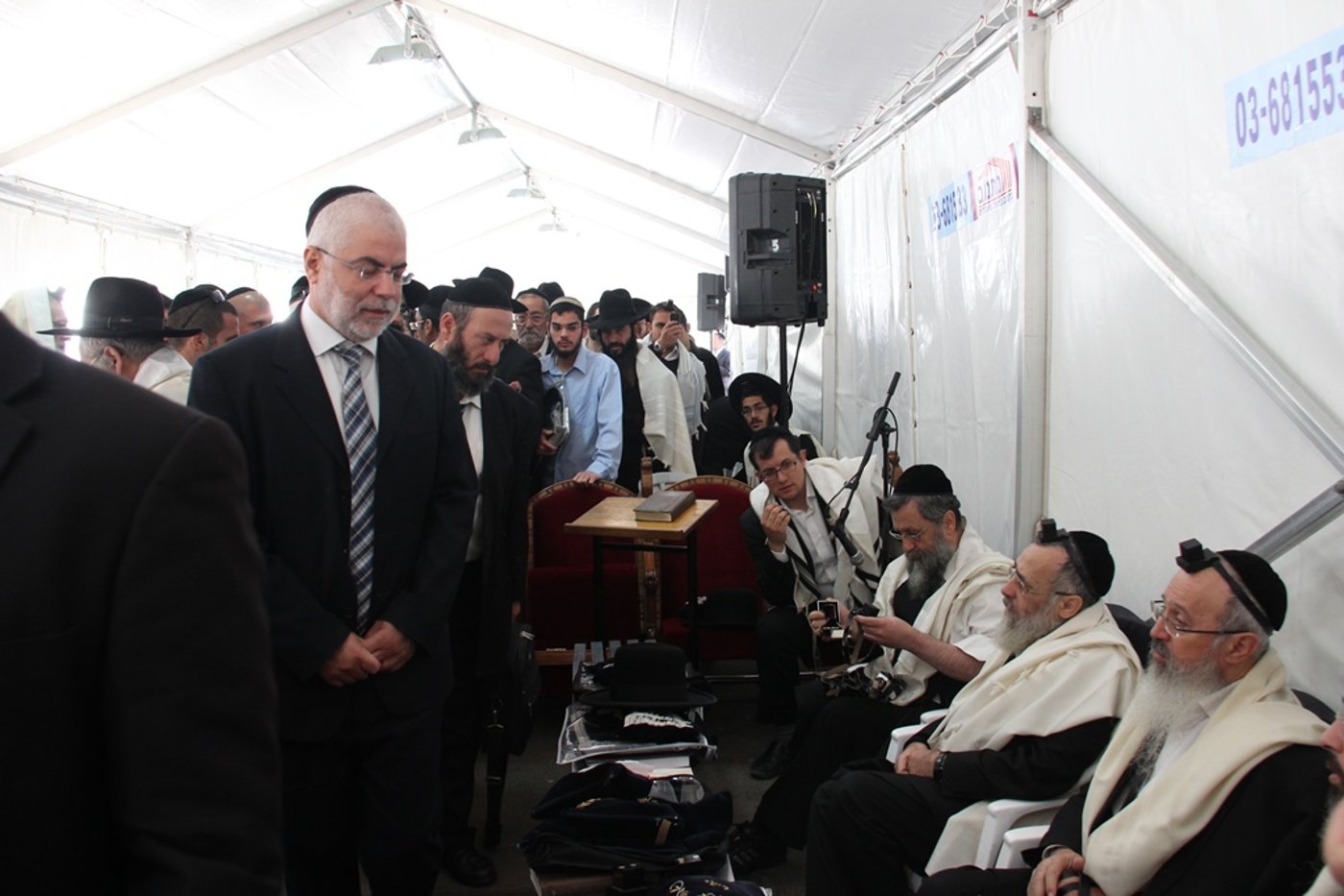 מנחמים ומתנחמים ביום השני ל'שבעה' • תיעוד מרחוב הקבלן
