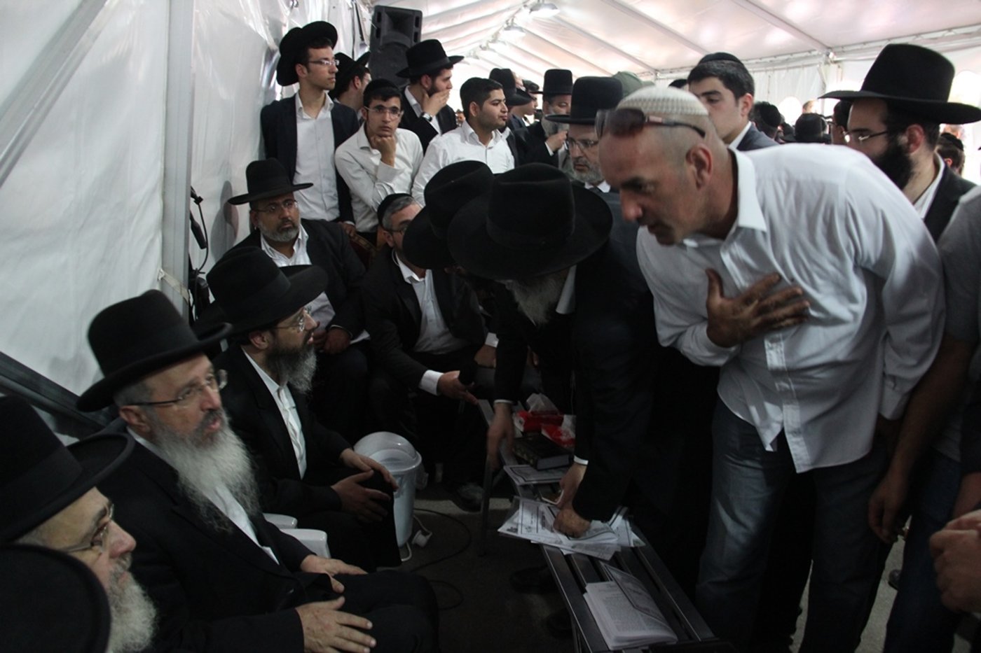 יום שני של ניחום אבלים בהקבלן 45 • צפו בגלרית ענק