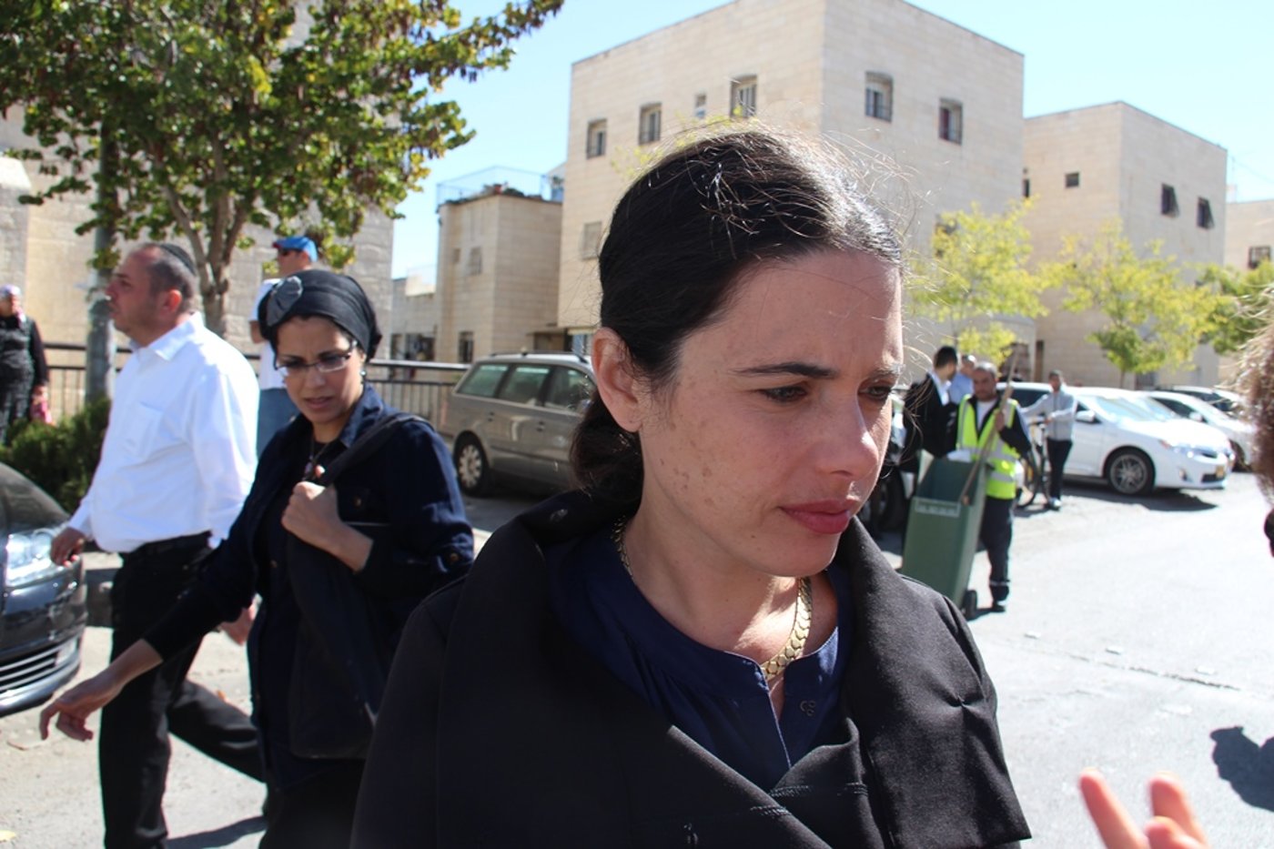 צפו: רבנים, אדמו"רים ואישי ציבור מנחמים בבית משפחת הרב עובדיה