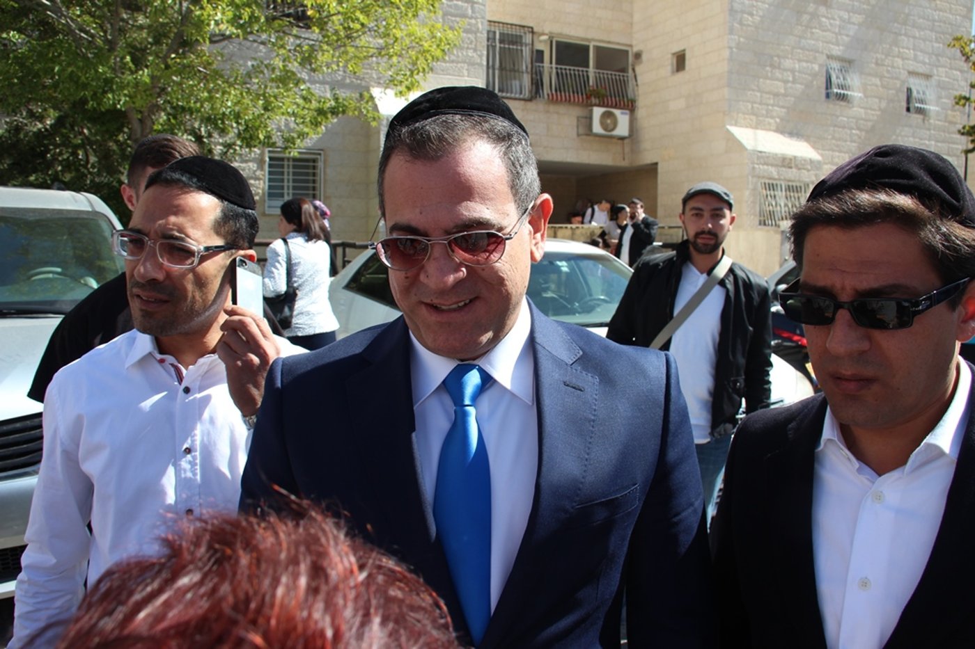 צפו: רבנים, אדמו"רים ואישי ציבור מנחמים בבית משפחת הרב עובדיה