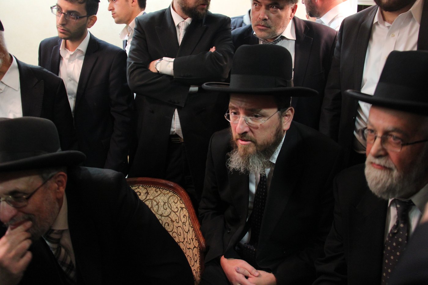אלפי מנחמים, מאה תמונות • גלריה