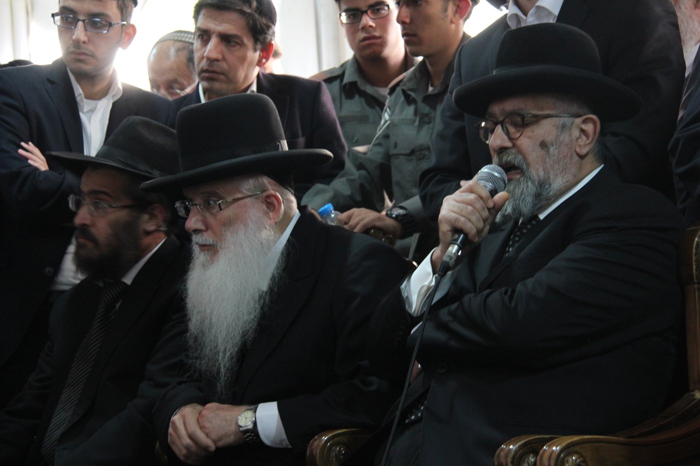 אלפי מנחמים, מאה תמונות • גלריה