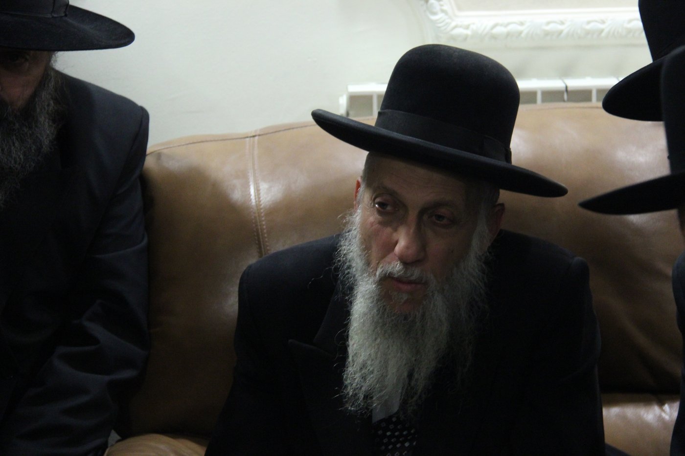 אלפי מנחמים, מאה תמונות • גלריה
