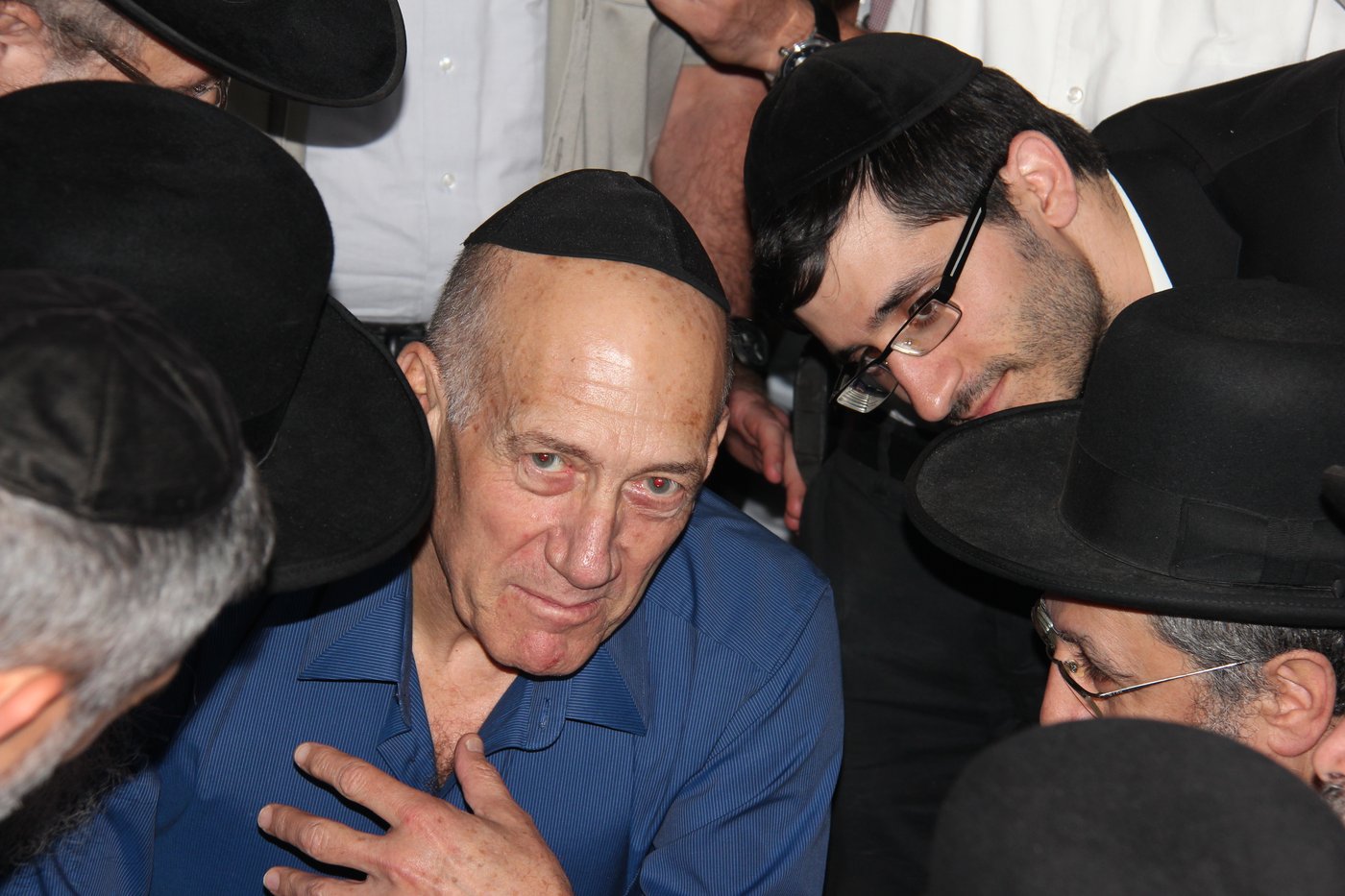 אלפי מנחמים, מאה תמונות • גלריה