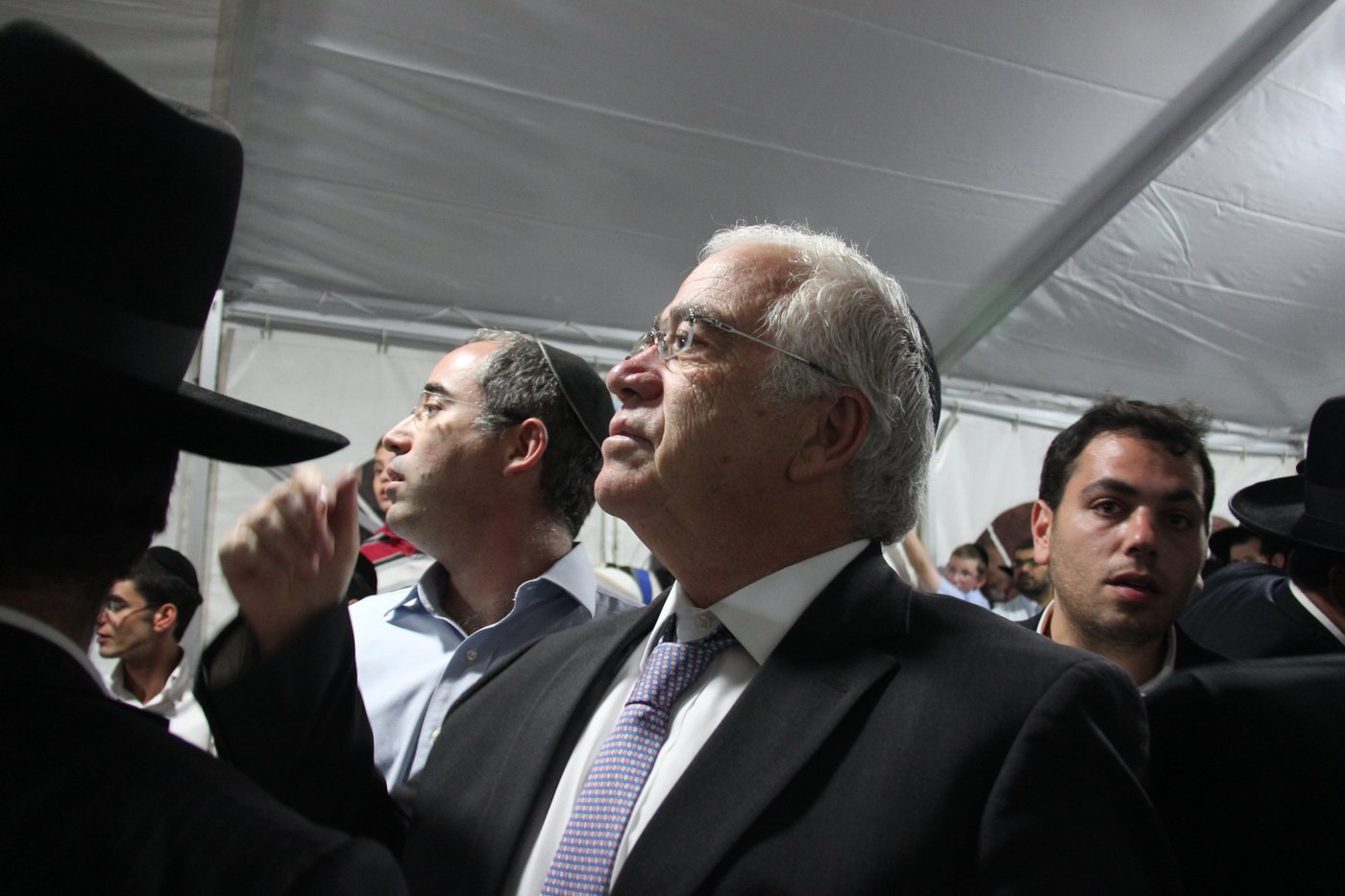 אלפי מנחמים, מאה תמונות • גלריה