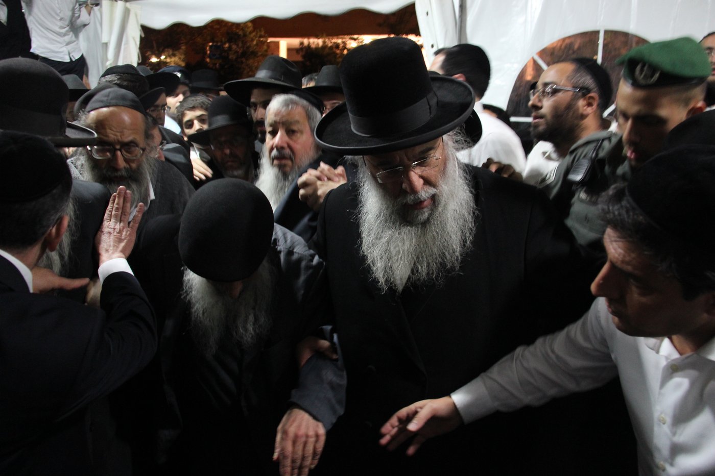 אלפי מנחמים, מאה תמונות • גלריה