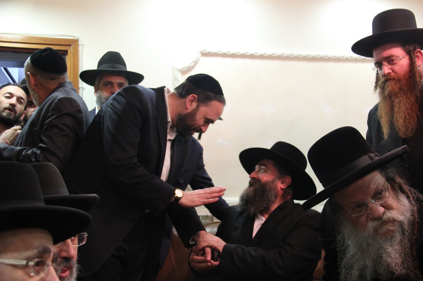 אלפי מנחמים, מאה תמונות • גלריה
