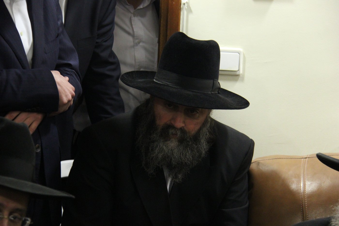 אלפי מנחמים, מאה תמונות • גלריה