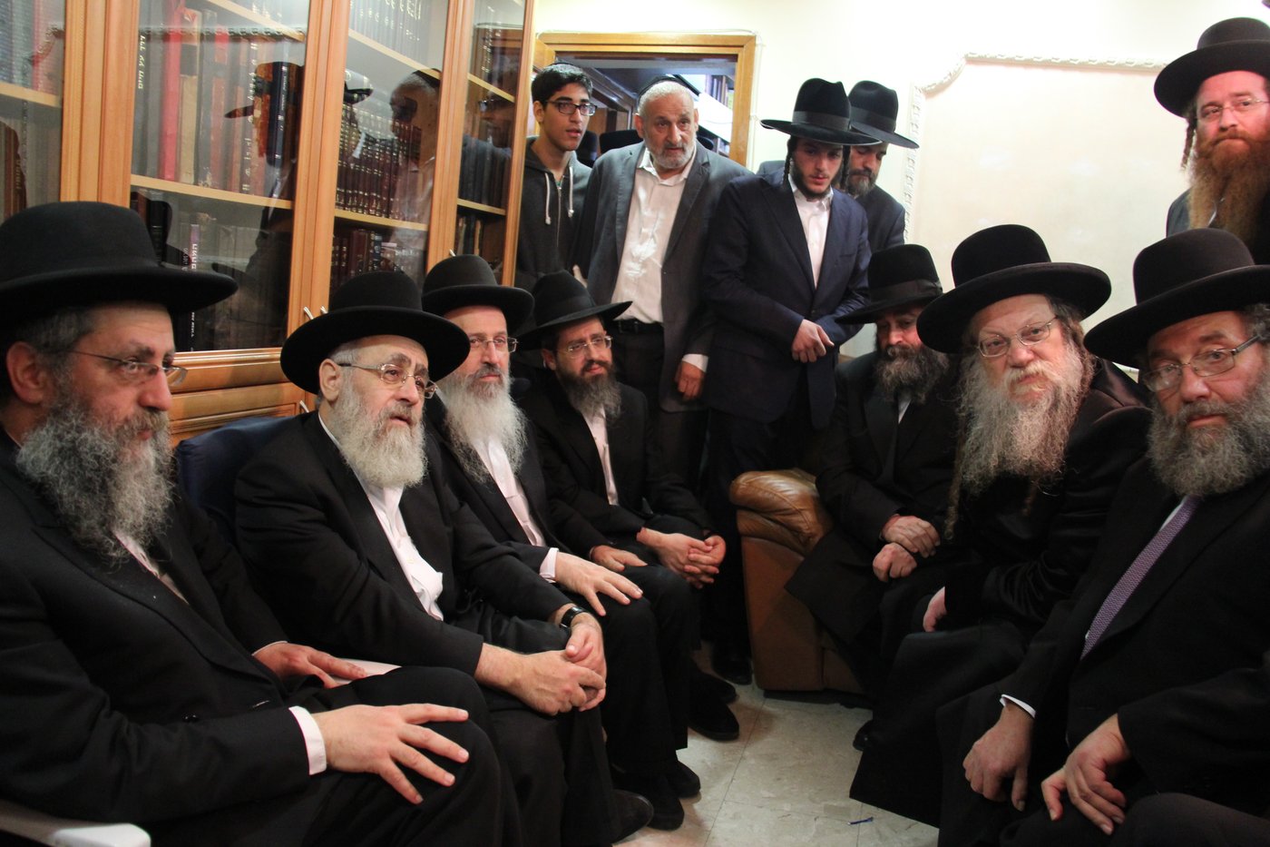 אלפי מנחמים, מאה תמונות • גלריה