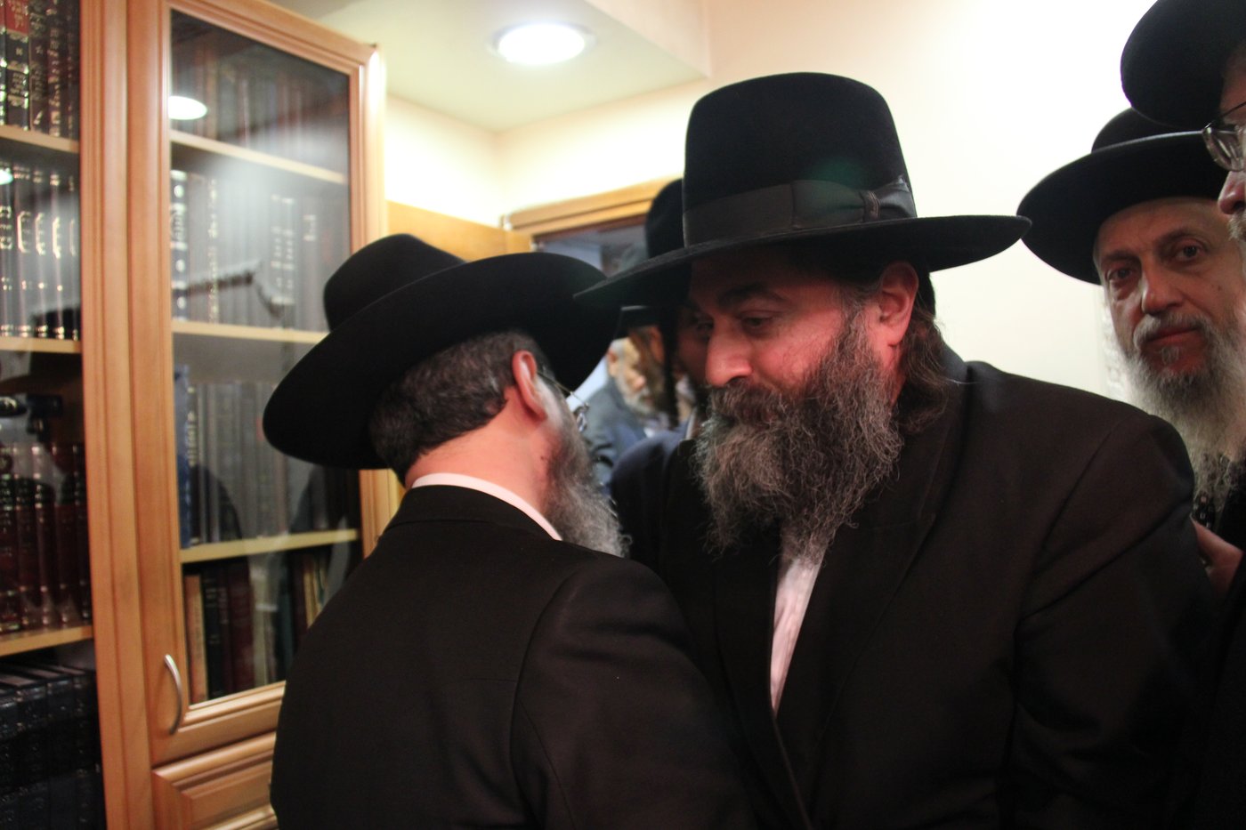 אלפי מנחמים, מאה תמונות • גלריה