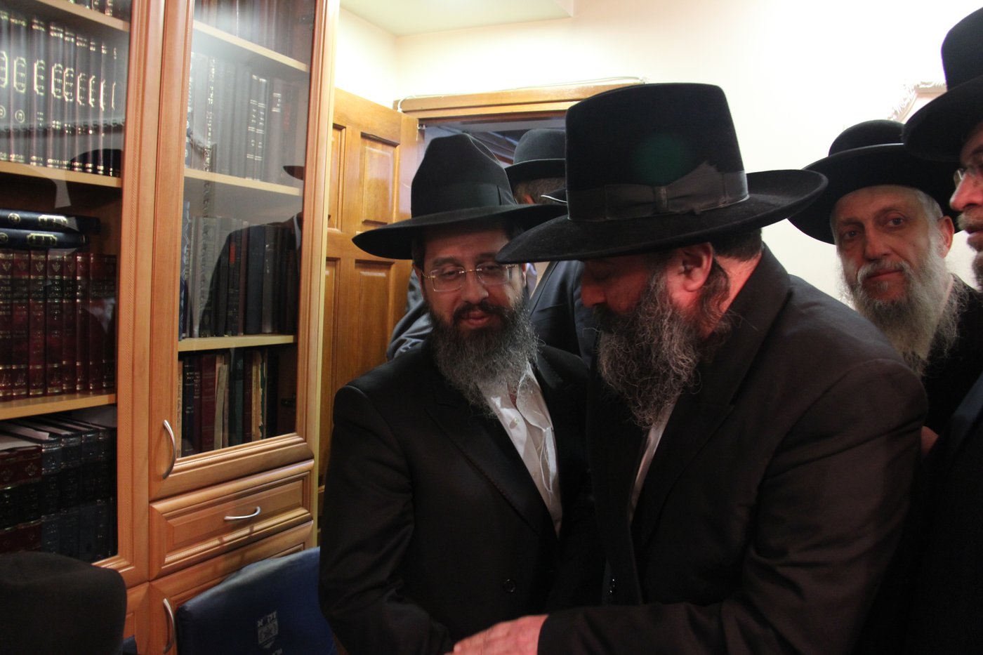 אלפי מנחמים, מאה תמונות • גלריה