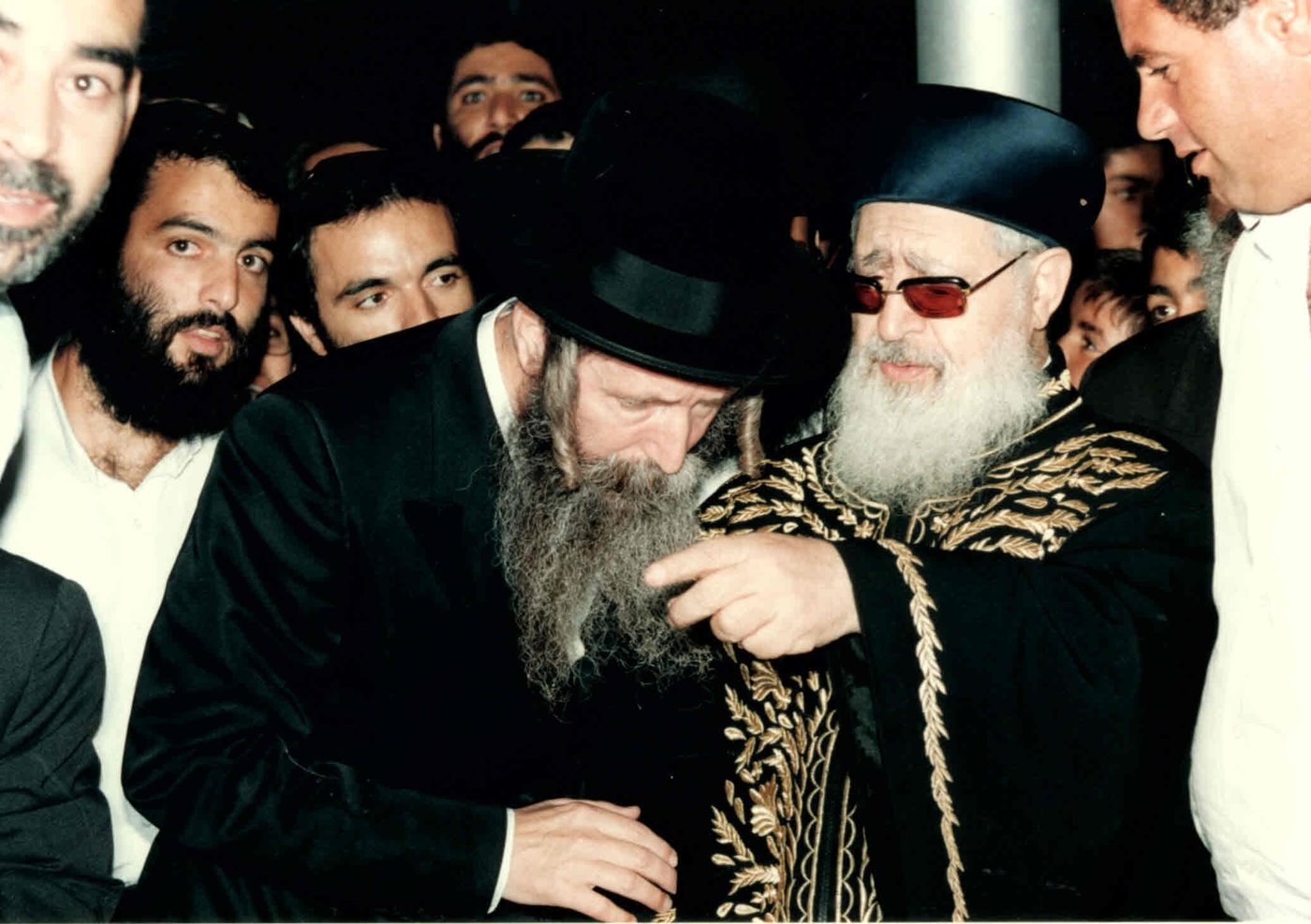 תיעוד מרגש: אהבת מרן הרב עובדיה יוסף זצ"ל לרב יצחק דוד גרוסמן