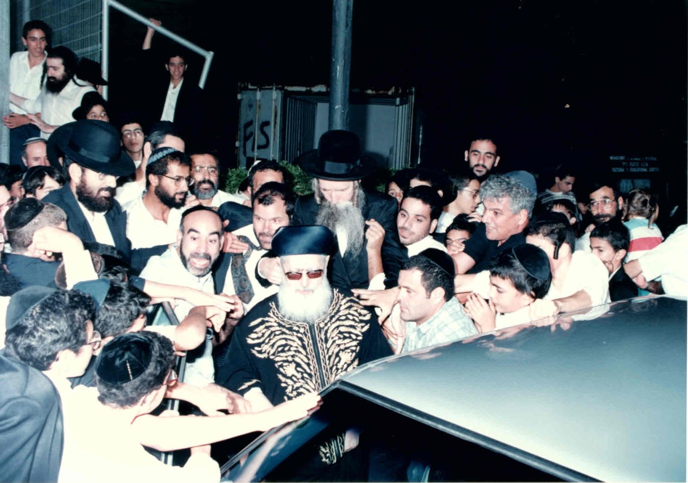 תיעוד מרגש: אהבת מרן הרב עובדיה יוסף זצ"ל לרב יצחק דוד גרוסמן