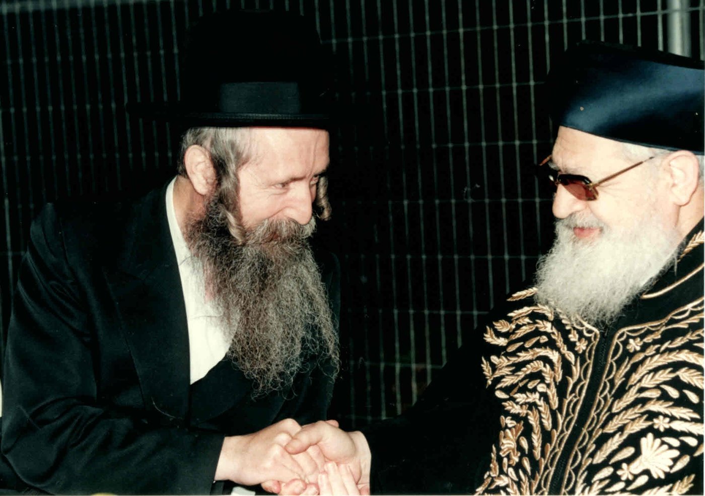 תיעוד מרגש: אהבת מרן הרב עובדיה יוסף זצ"ל לרב יצחק דוד גרוסמן