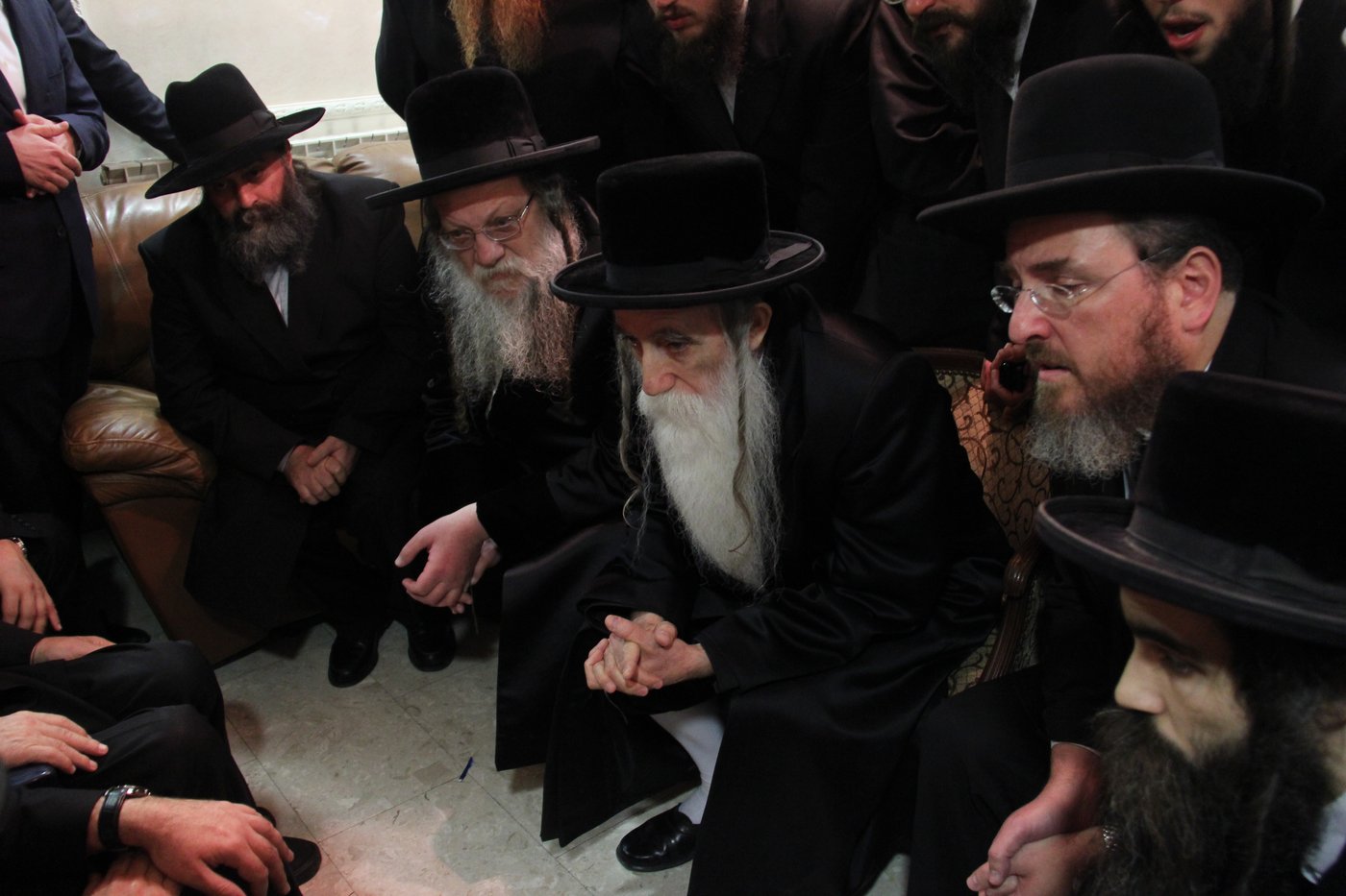 אלפי מנחמים, מאה תמונות • גלריה
