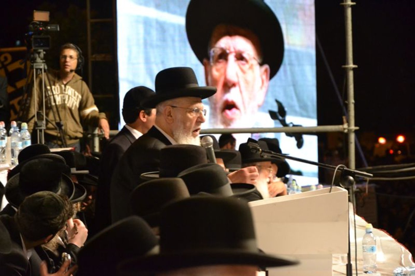 רבבות בעצרת הזיכרון בי-ם: "זקוקים לתפילות הגר"ע"