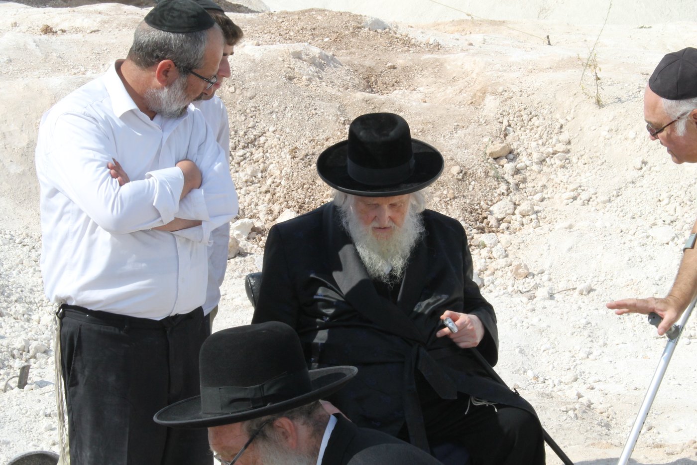 תגלית בגולובנציץ: שלד של גוי שנקבר "ראשו בין ברכיו"
