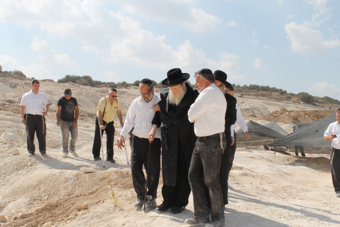 תגלית בגולובנציץ: שלד של גוי שנקבר "ראשו בין ברכיו"