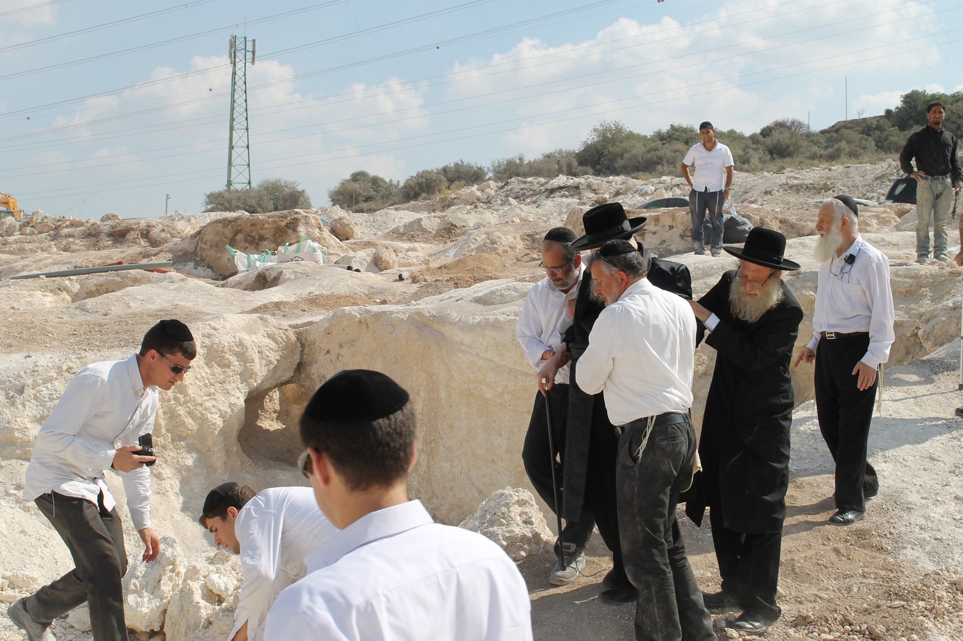 תגלית בגולובנציץ: שלד של גוי שנקבר "ראשו בין ברכיו"