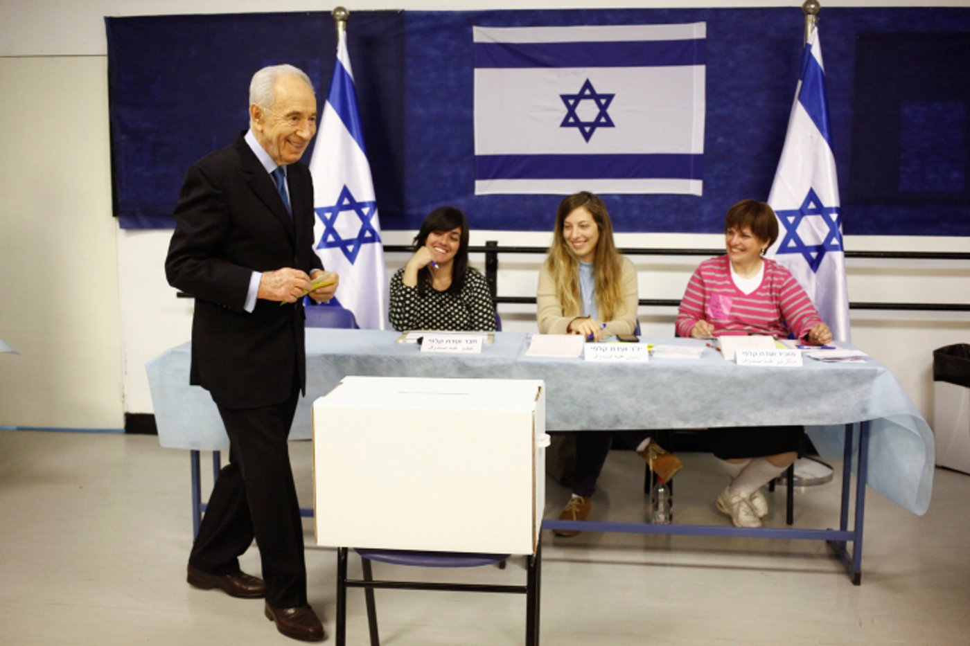 הפוליטיקאים מצביעים • גלריה מתעדכנת