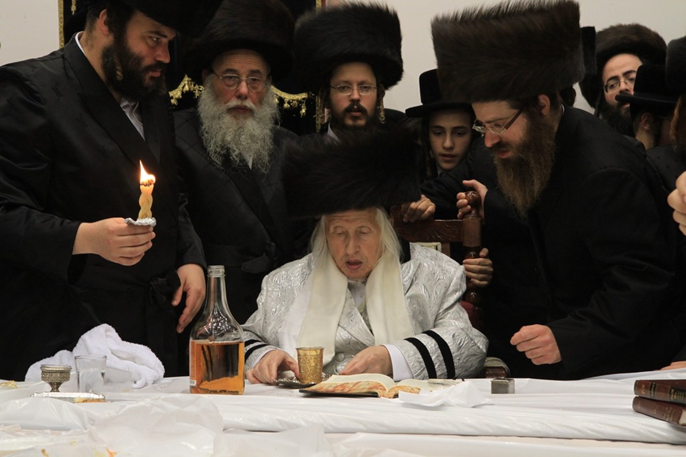 גלריה: הרבי מקאליב שבת בבית שמש