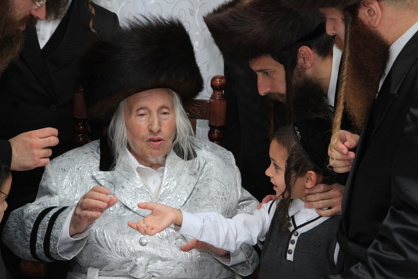 גלריה: הרבי מקאליב שבת בבית שמש