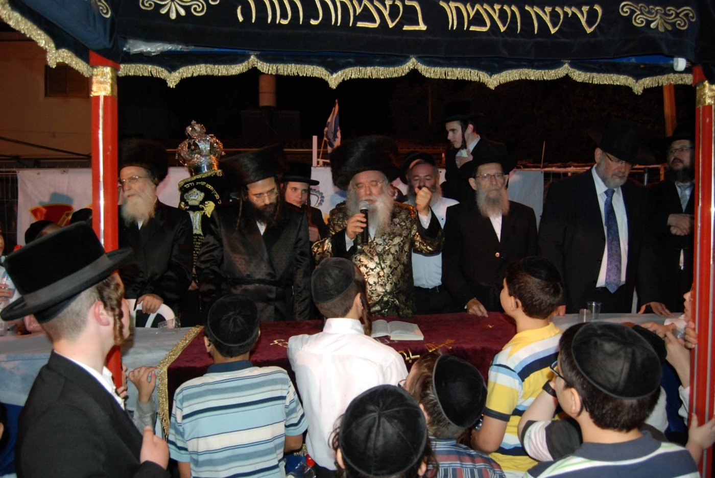 צפו: הכנסת ספר תורה וחנוכת בית מדרש במישקולץ