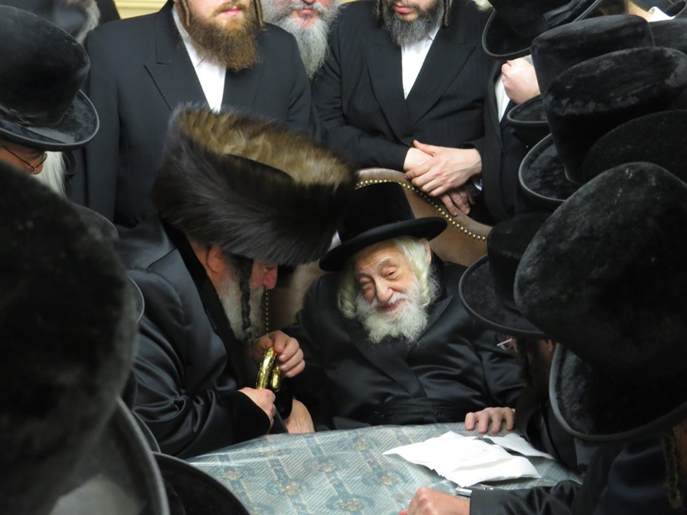 האדמו"ר מויז'ניץ ביקר אצל האדמו"ר מסקולען • גלריה