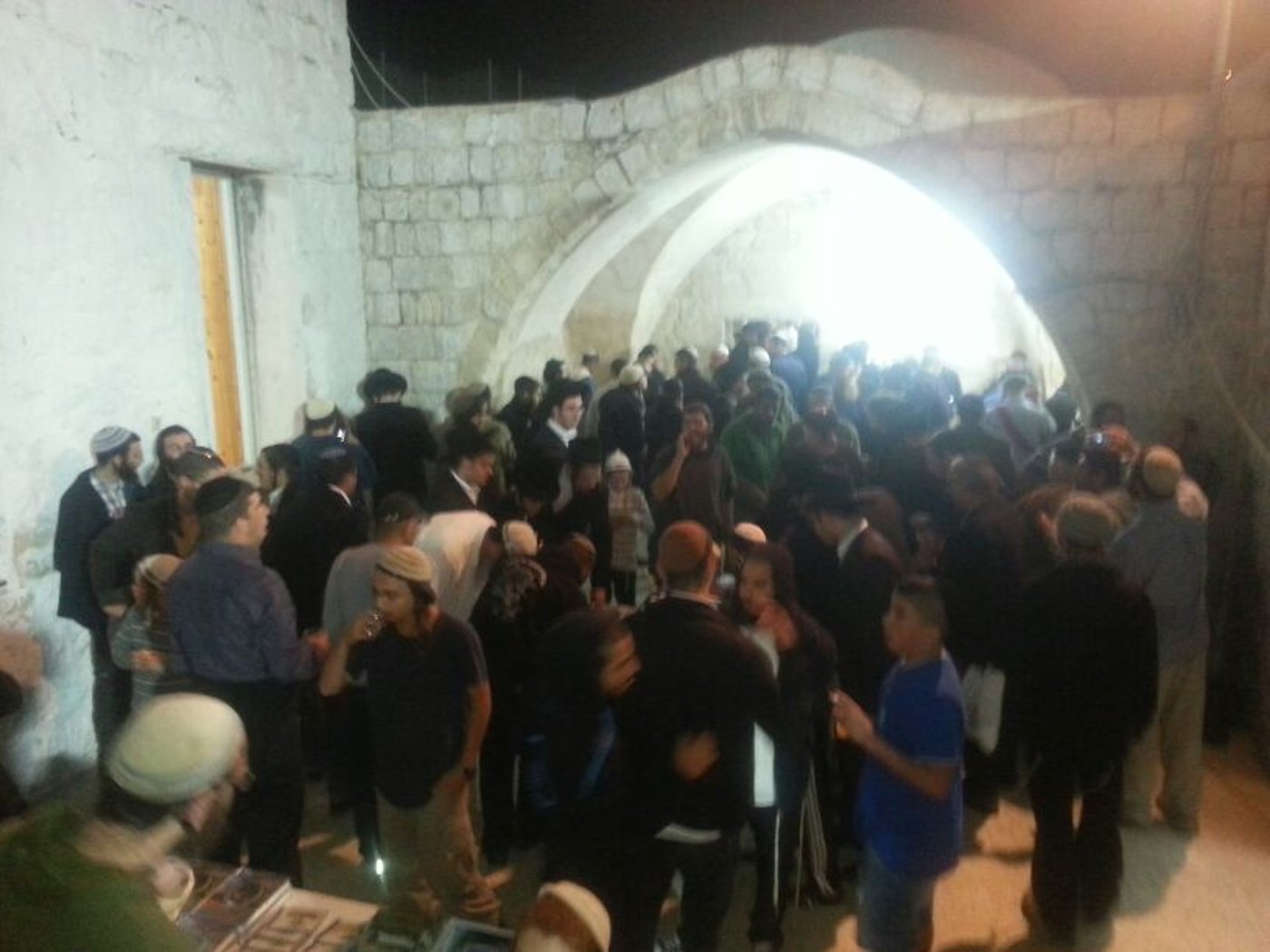 2,500 איש התפללו בקבר יוסף • תיעוד