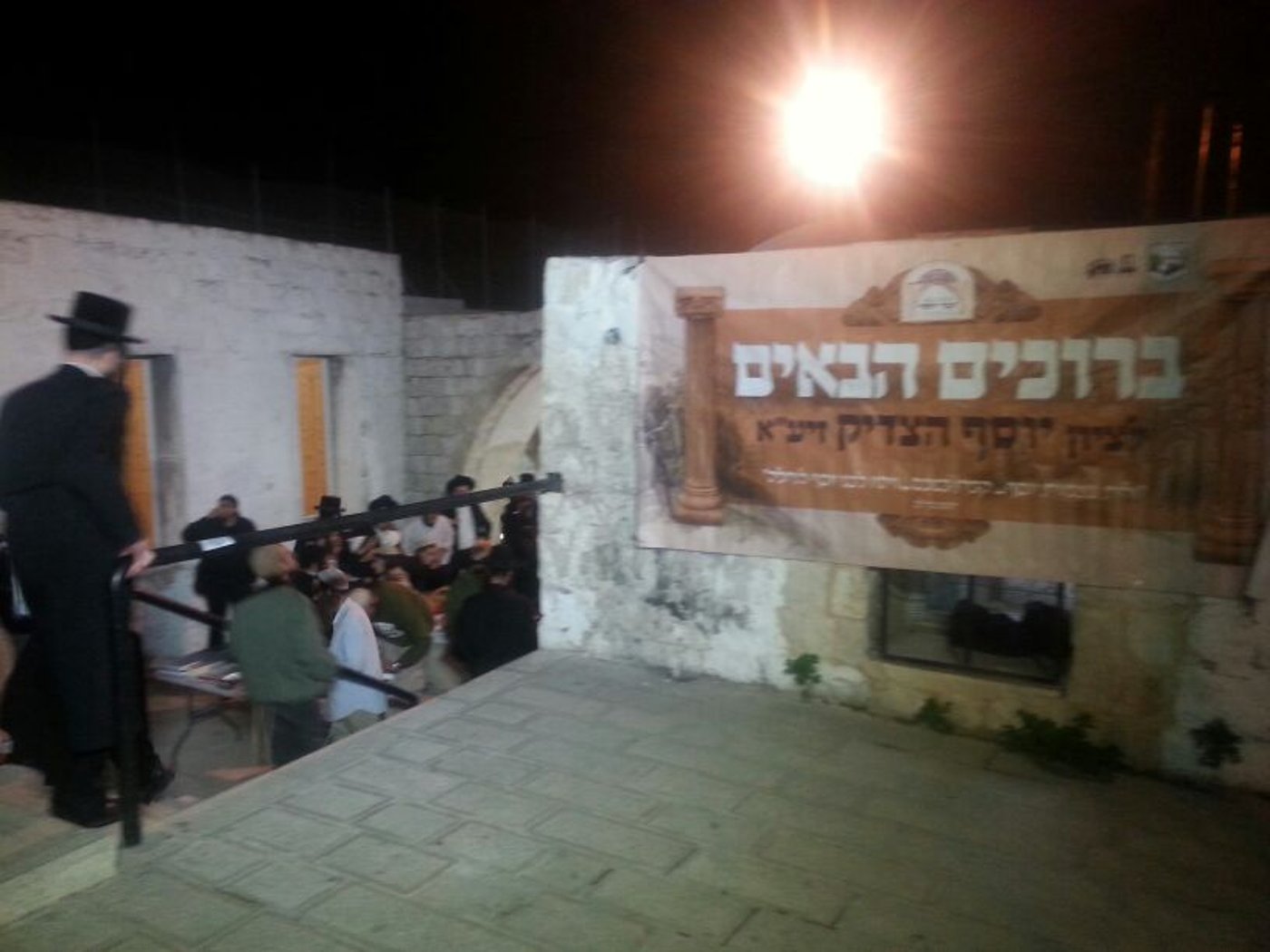 2,500 איש התפללו בקבר יוסף • תיעוד
