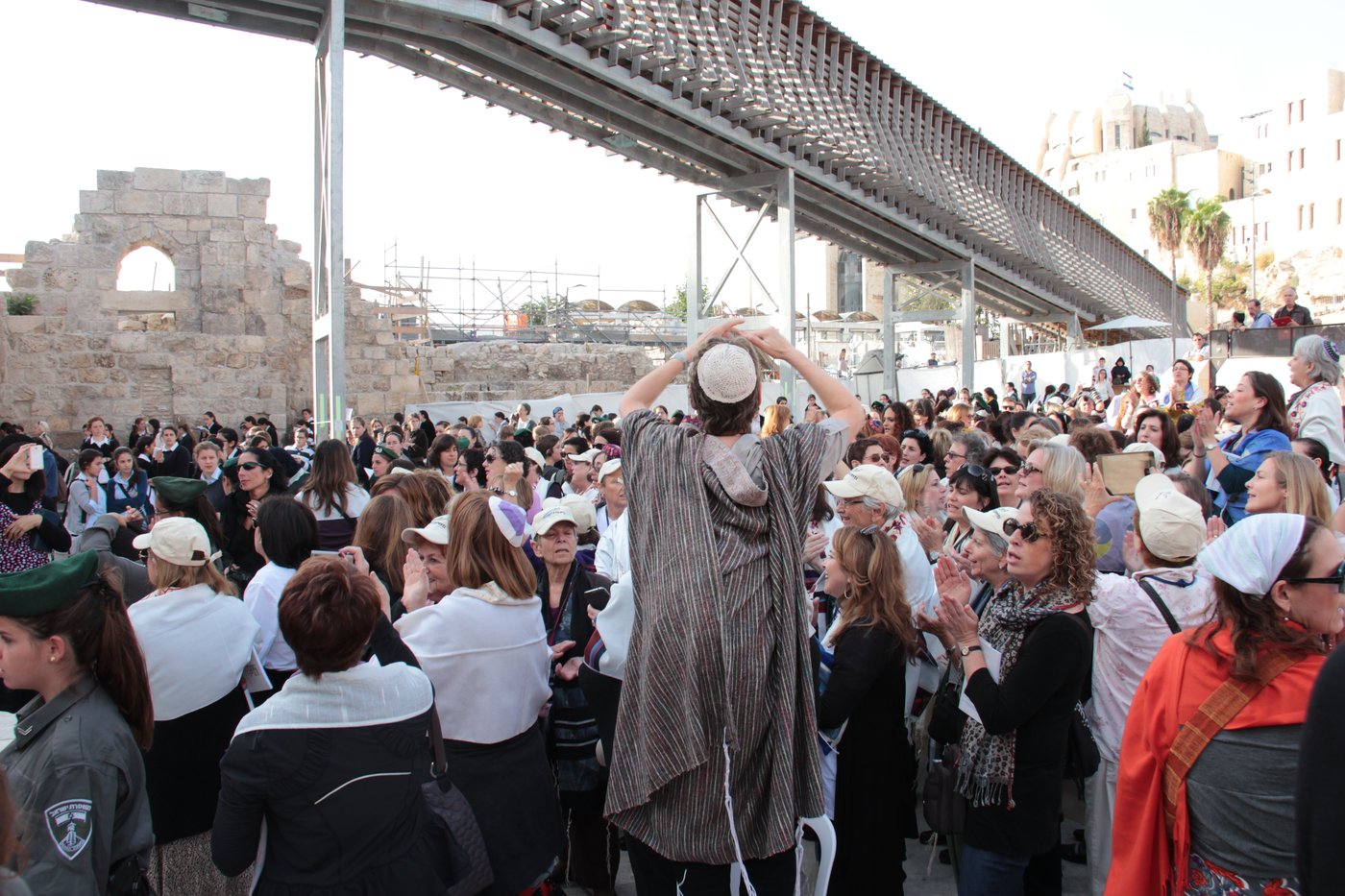 'נשות הכותל' הקדימו את בואן והשתלטו על הרחבה