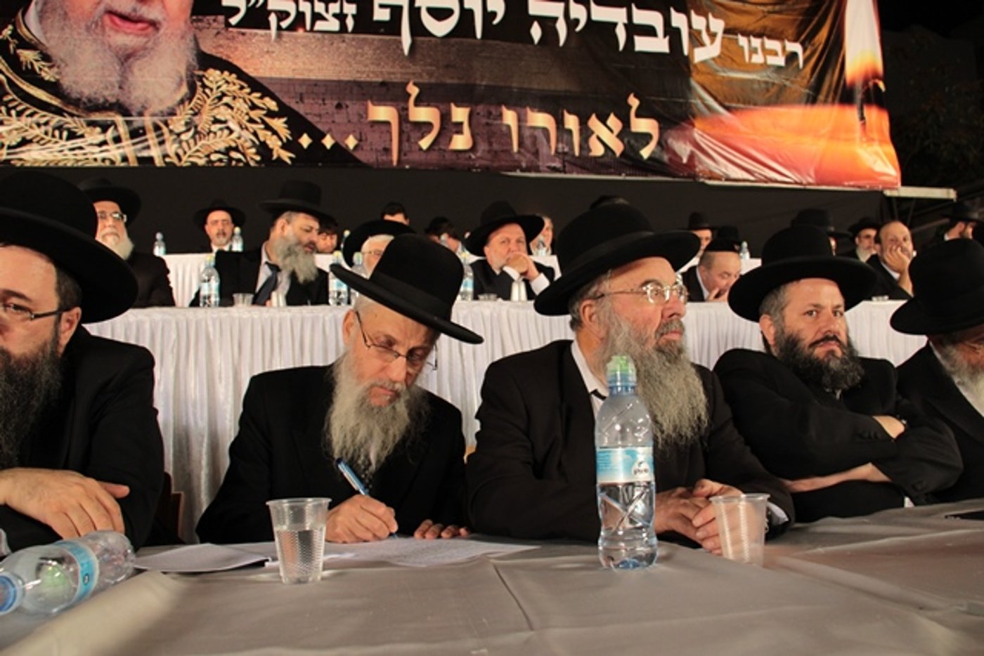 אלפים בעצרת השלושים לפטירת מרן הגר"ע יוסף