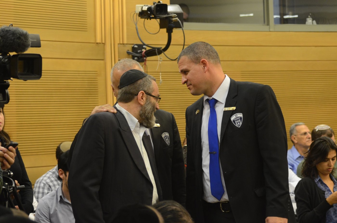 דיון סוער בועדת הפנים על הזיופים בבית שמש:"אתה לא ראש העיר, אתה נוכל"