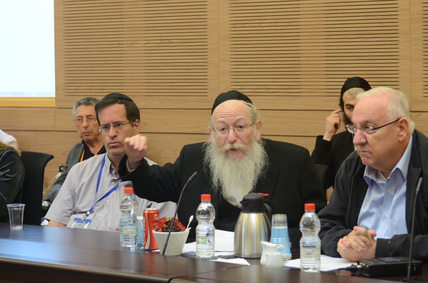 דיון סוער בועדת הפנים על הזיופים בבית שמש:"אתה לא ראש העיר, אתה נוכל"