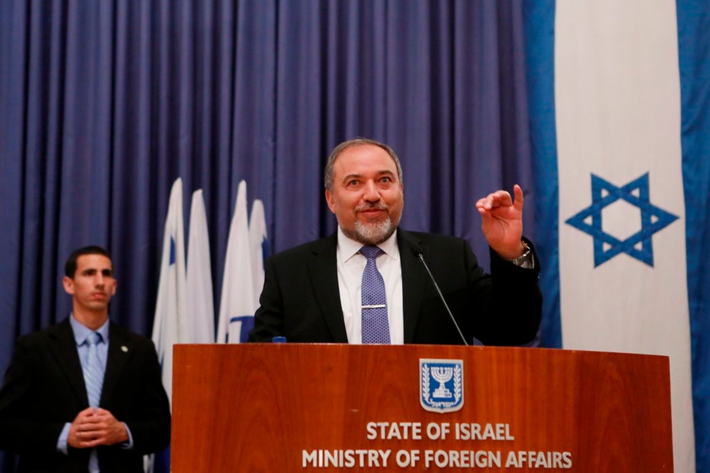 ליברמן שב למשרד החוץ: "מצאתי את המשרד בדיוק כמו שהשארתי"
