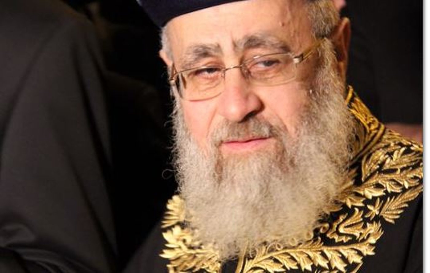 הרב יצחק יוסף והגלימה החדשה, הערב
