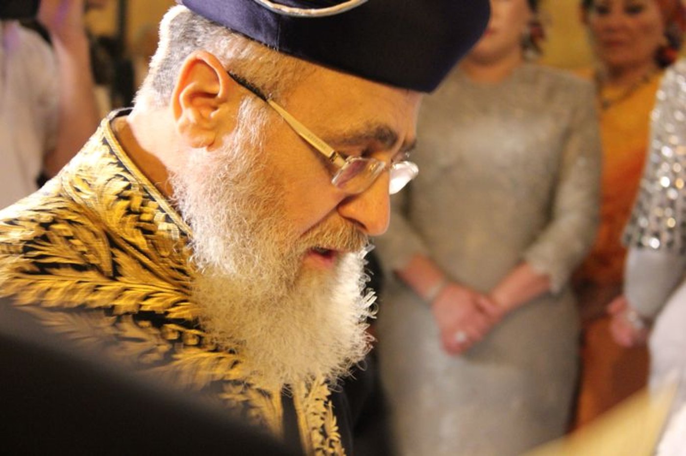 הרב יצחק יוסף מציג: גלימת זהב