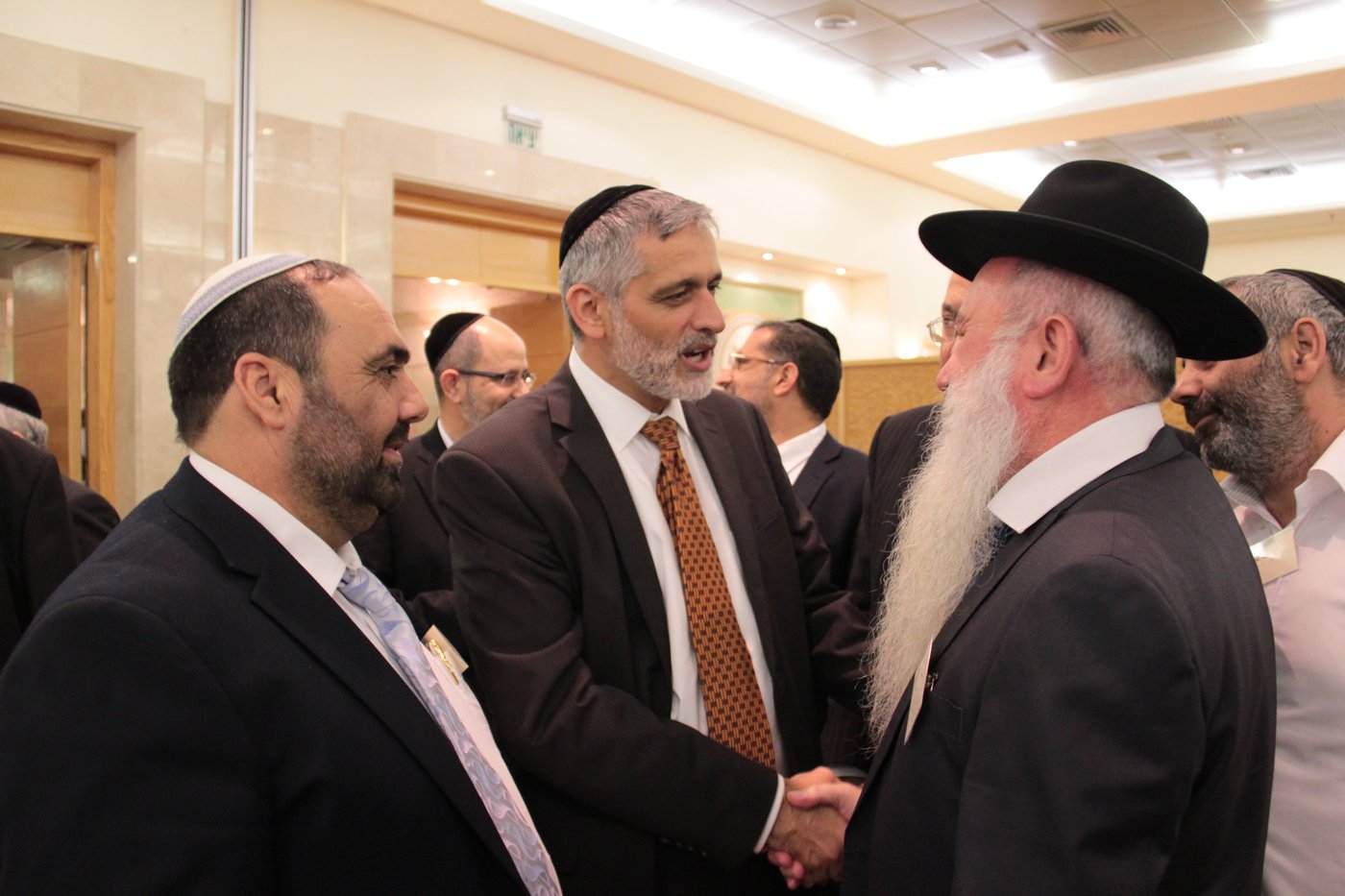 ש"ס מתייצבת מאחורי הרב אברג'ל: "מחזקים את ידיו"