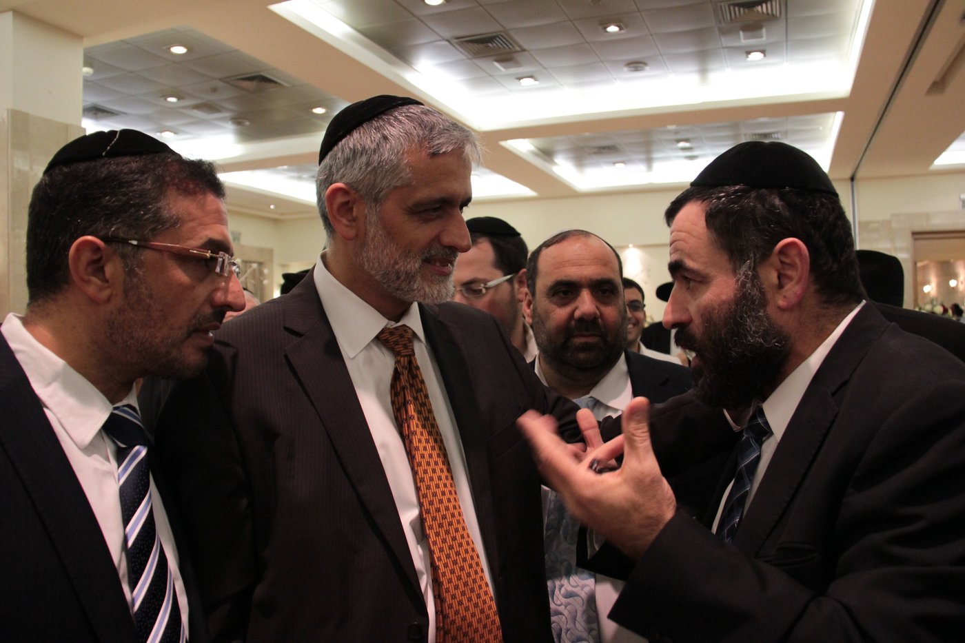 ש"ס מתייצבת מאחורי הרב אברג'ל: "מחזקים את ידיו"