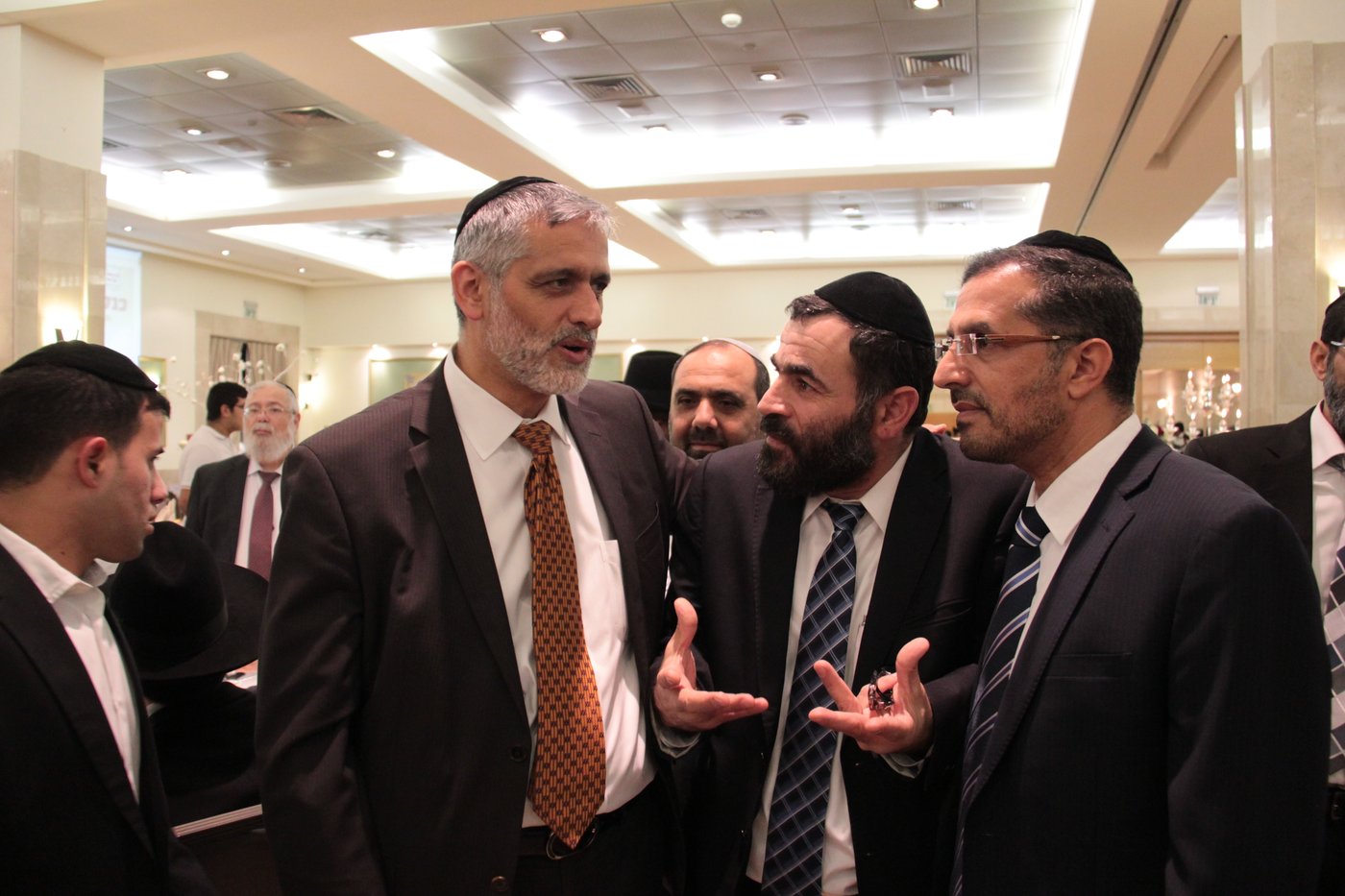 ש"ס מתייצבת מאחורי הרב אברג'ל: "מחזקים את ידיו"