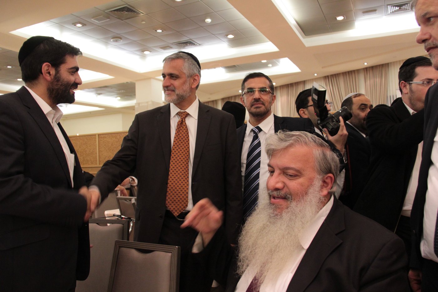 ש"ס מתייצבת מאחורי הרב אברג'ל: "מחזקים את ידיו"