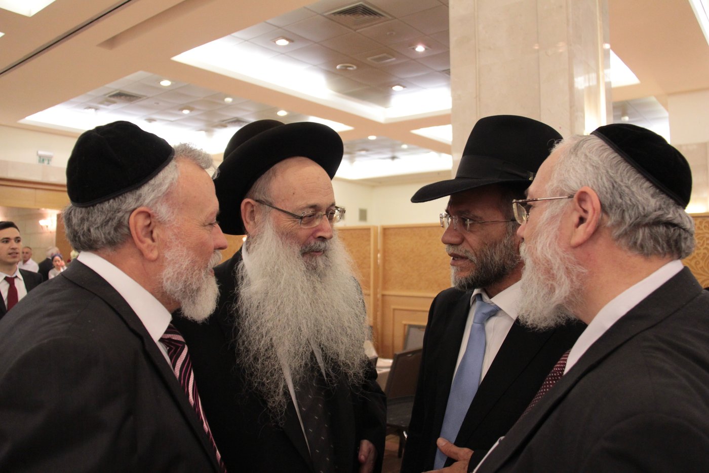 ש"ס מתייצבת מאחורי הרב אברג'ל: "מחזקים את ידיו"